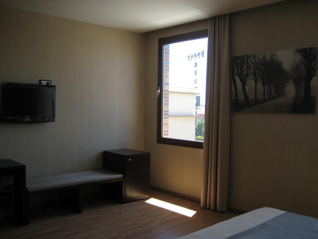 Dinastia Hotel Getafe Ngoại thất bức ảnh